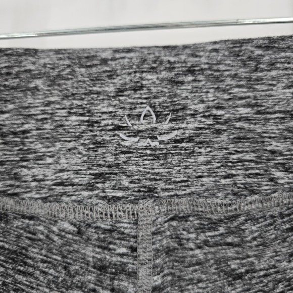 Beyond Yoga Pants Womens Small Gray Space Dye 7/8 Leggings Gym Yoga Mid Rise - Picture 4 of 8